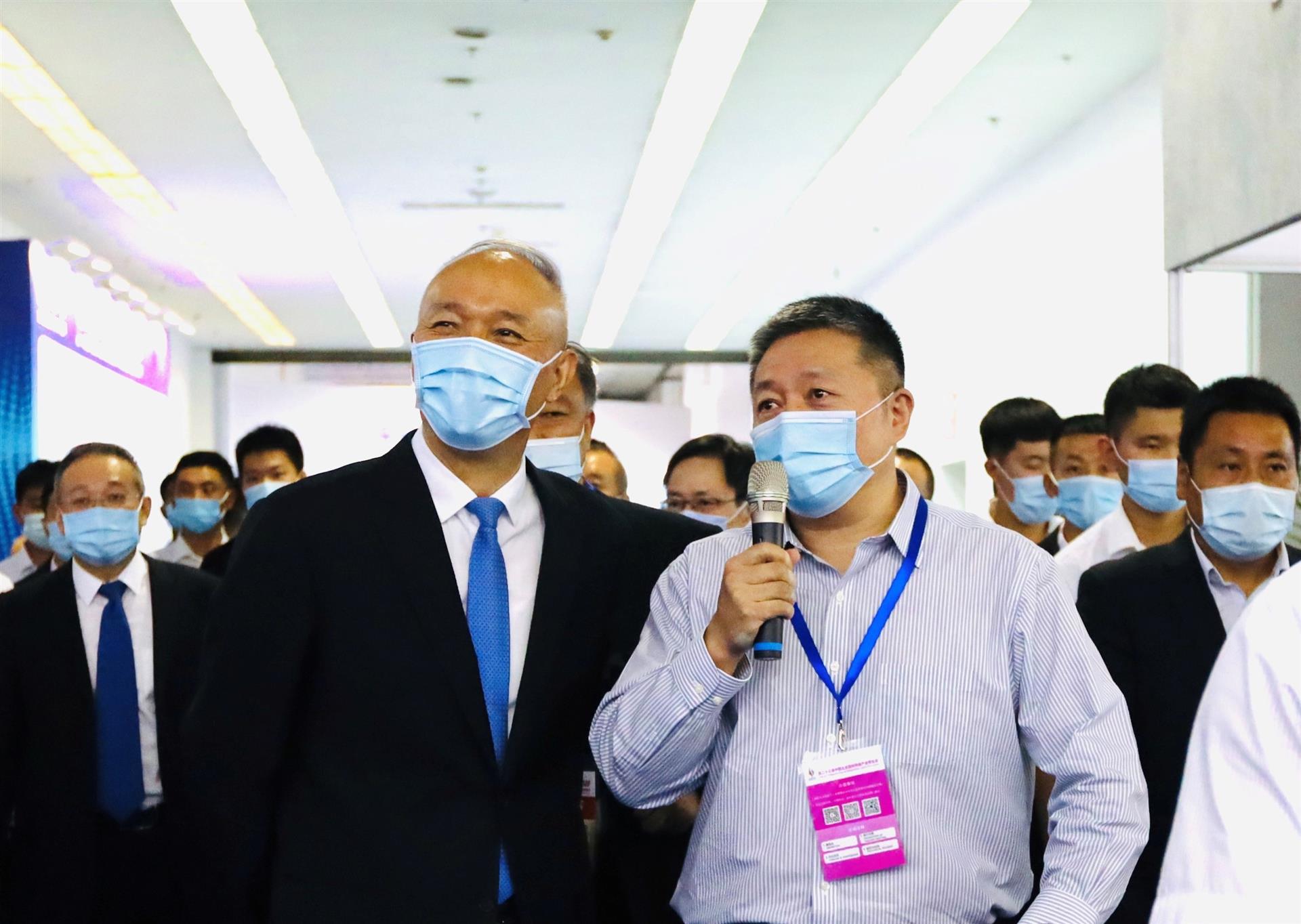 男生和女生在床上插的网站【热点聚焦】蔡奇书记视察科博会首科院——工发组织联合展区，创新成果引起广泛关注